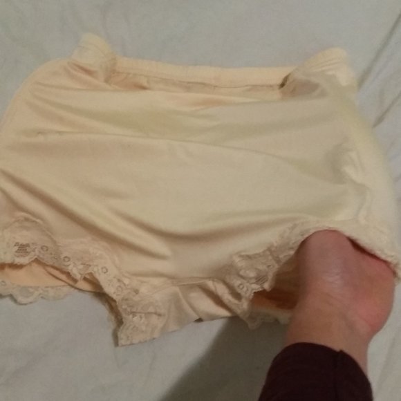 5/$25 NWOT Padded Shapewear shorts Medium - Picture 6 of 13